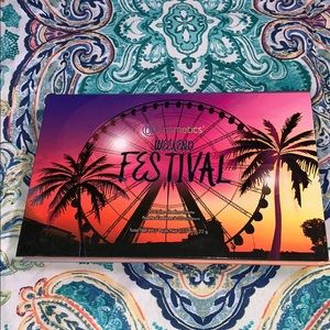 Weekend Festival eyeshadow palette